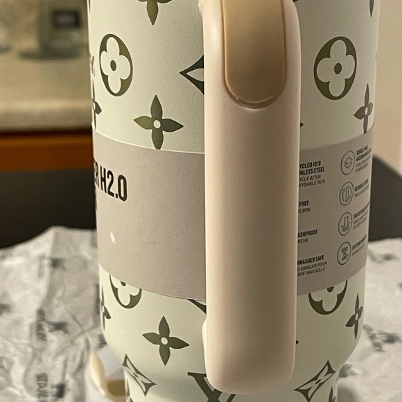 Stanley Tumbler with Cream and iridescent accents - Picture 6 of 10